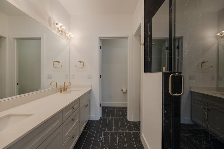 Broadway Breakaway I Rooftop HotTub gallery image 4