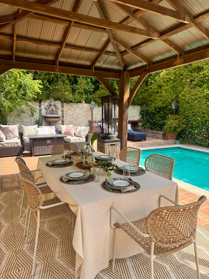 2heart Of La - Golden "Holywood" Pool House - Los Angeles, CA