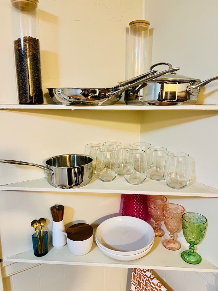 Month-to-month Safe, Pied-à-terre + Chef’s Kitchen - Highland Park, IL