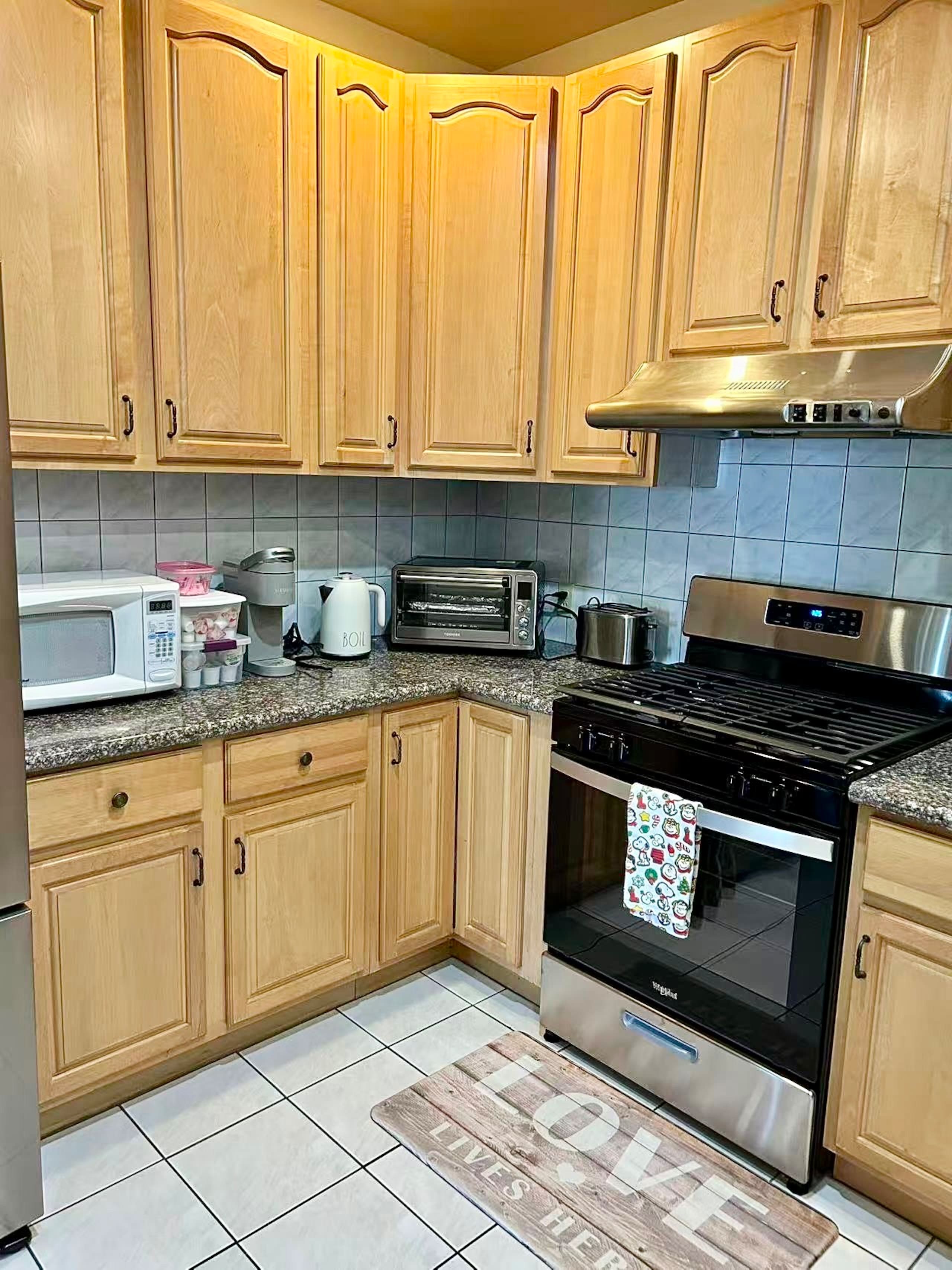 Home in San Francisco · ★4.94 · 3 bedrooms · 5 beds · 1.5 baths - Image 9