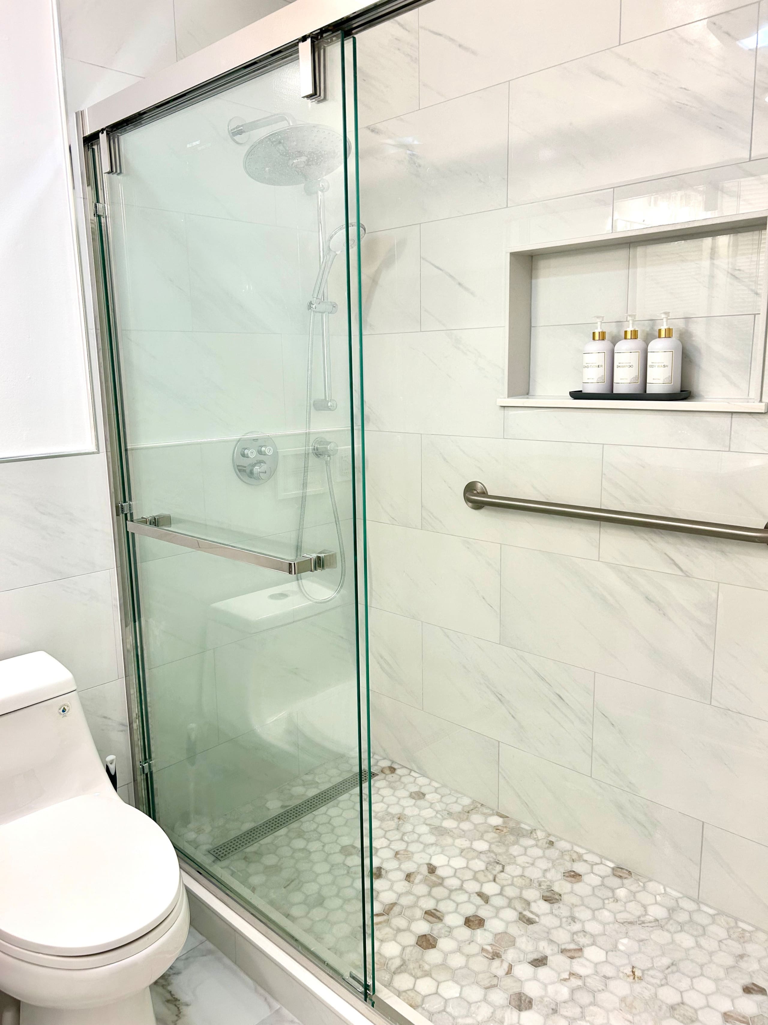 Home in San Francisco · ★4.94 · 3 bedrooms · 5 beds · 1.5 baths - Image 22