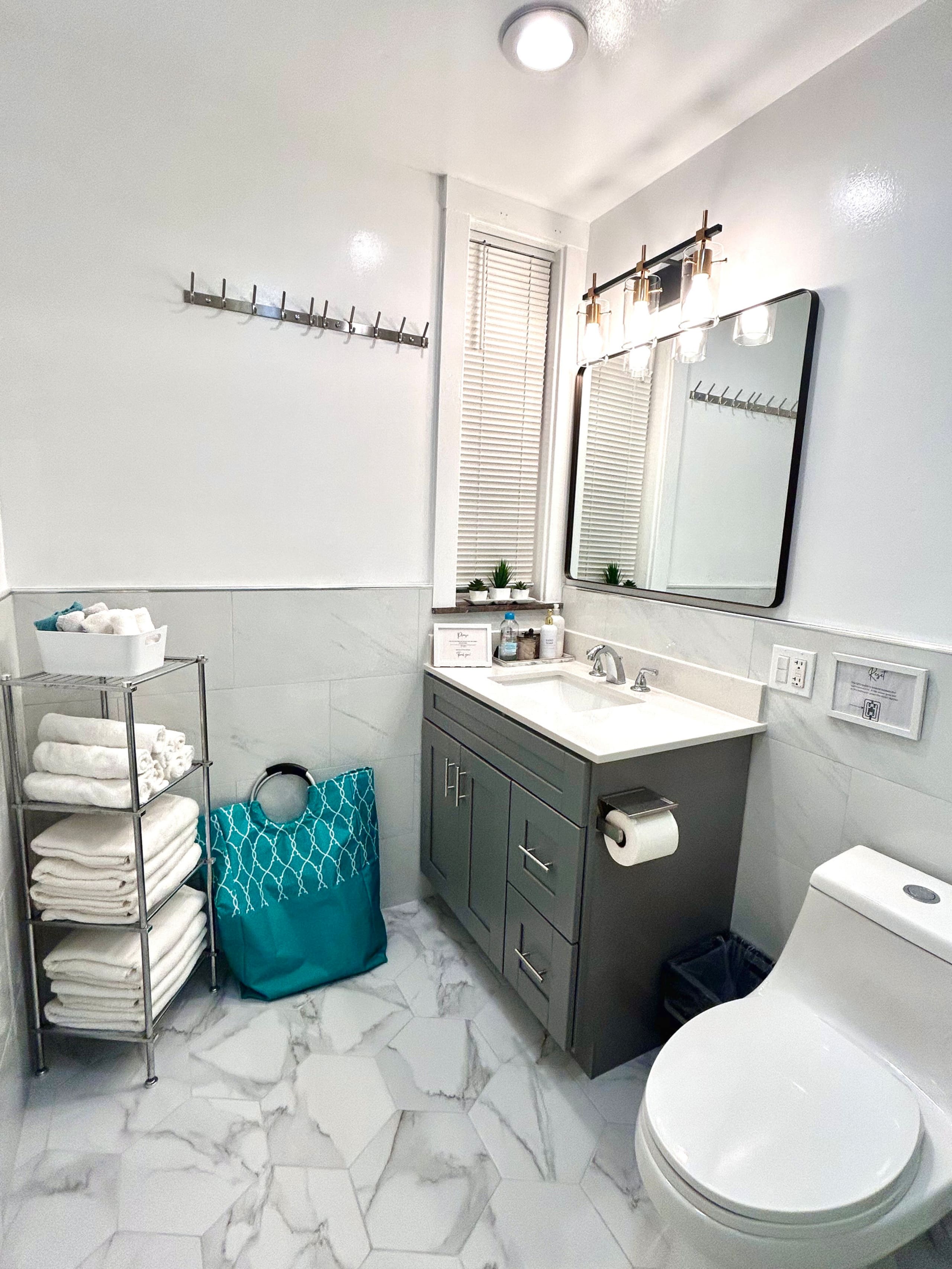 Home in San Francisco · ★4.94 · 3 bedrooms · 5 beds · 1.5 baths - Image 21