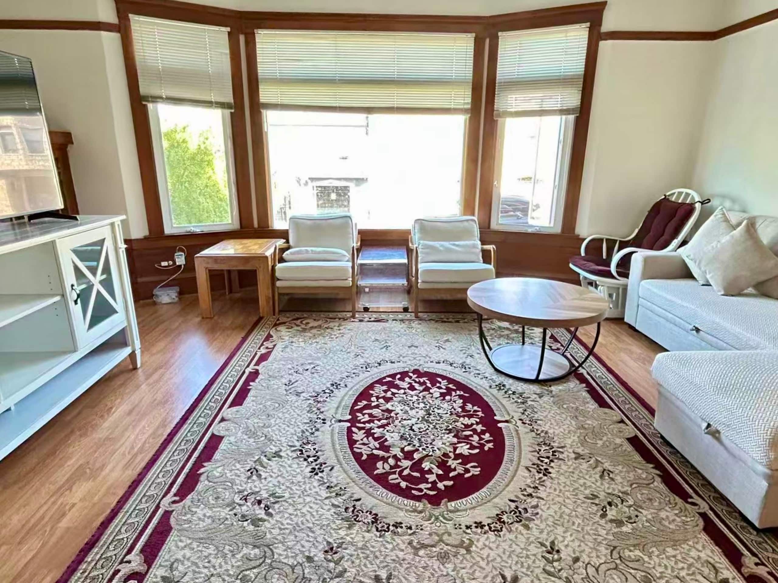Home in San Francisco · ★4.94 · 3 bedrooms · 5 beds · 1.5 baths - Image 2