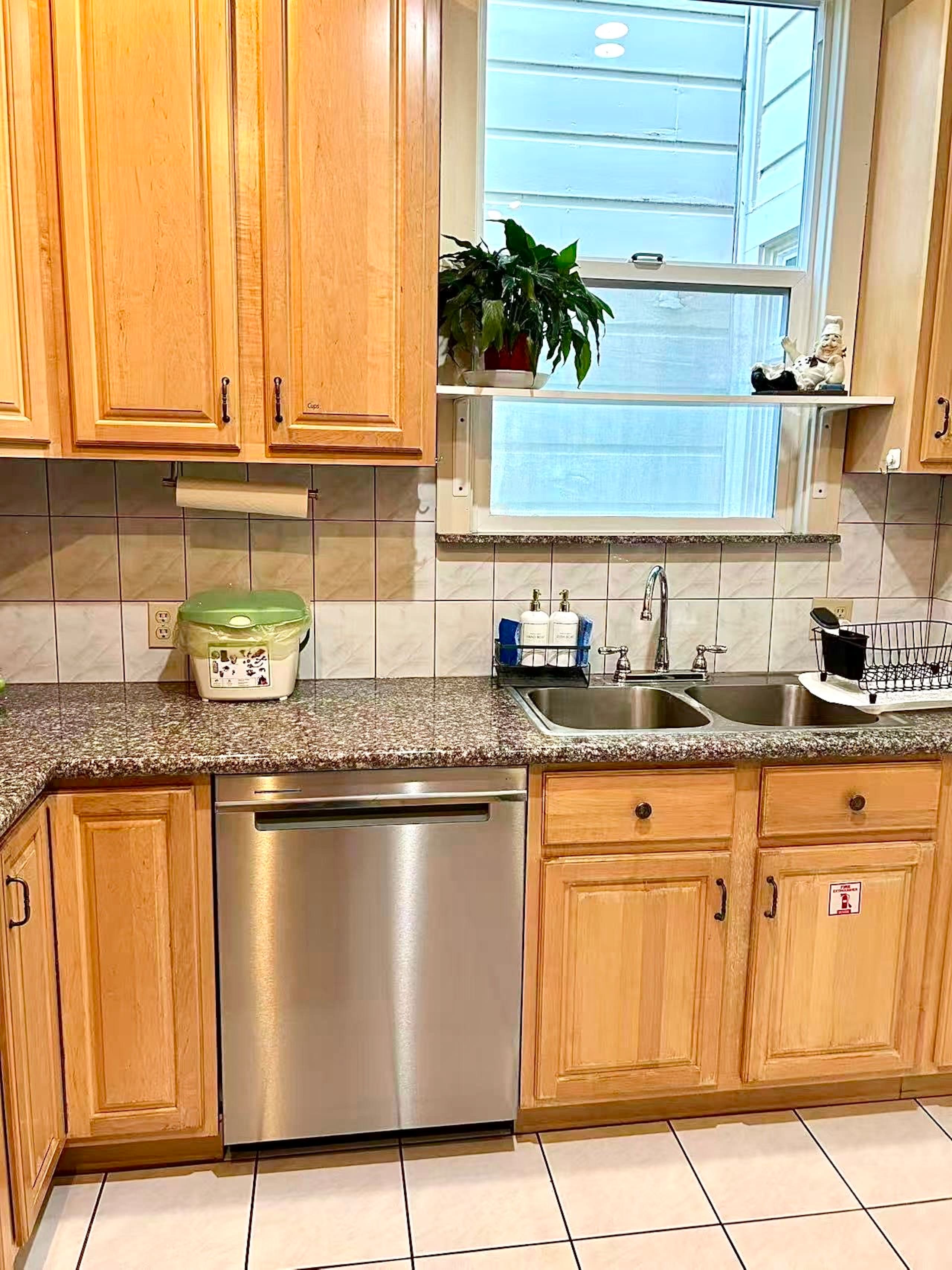 Home in San Francisco · ★4.94 · 3 bedrooms · 5 beds · 1.5 baths - Image 7