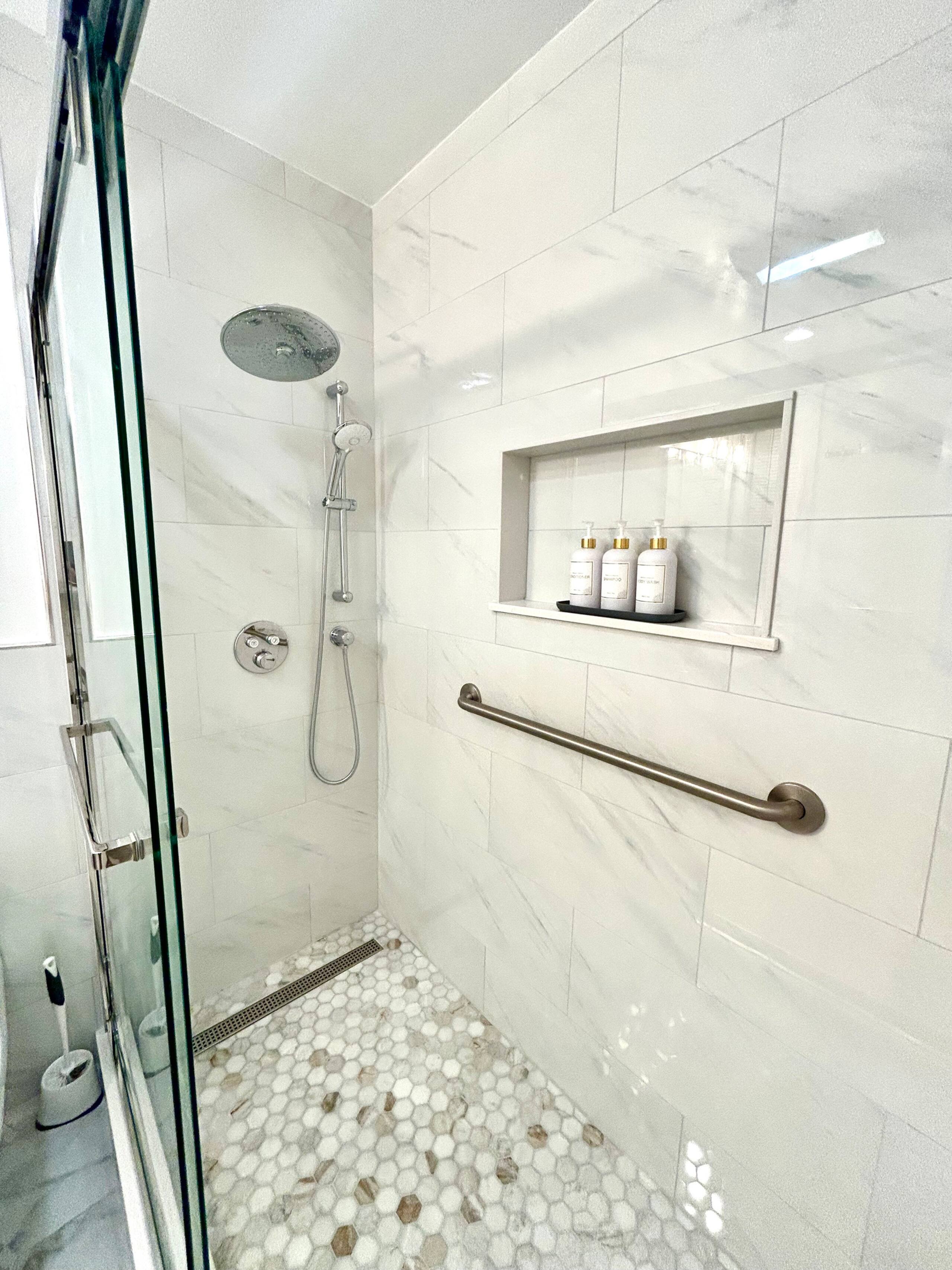 Home in San Francisco · ★4.94 · 3 bedrooms · 5 beds · 1.5 baths - Image 23