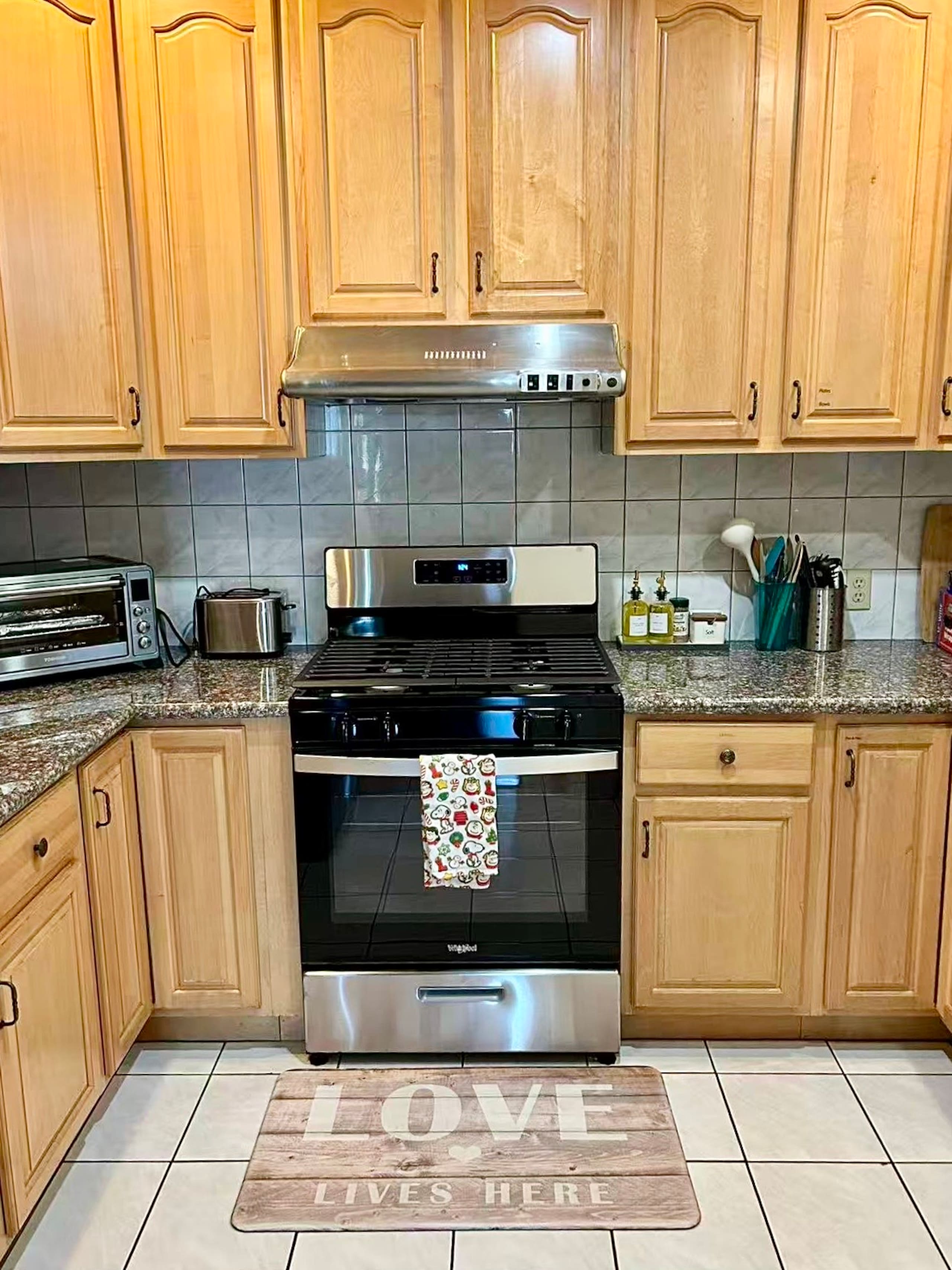 Home in San Francisco · ★4.94 · 3 bedrooms · 5 beds · 1.5 baths - Image 10