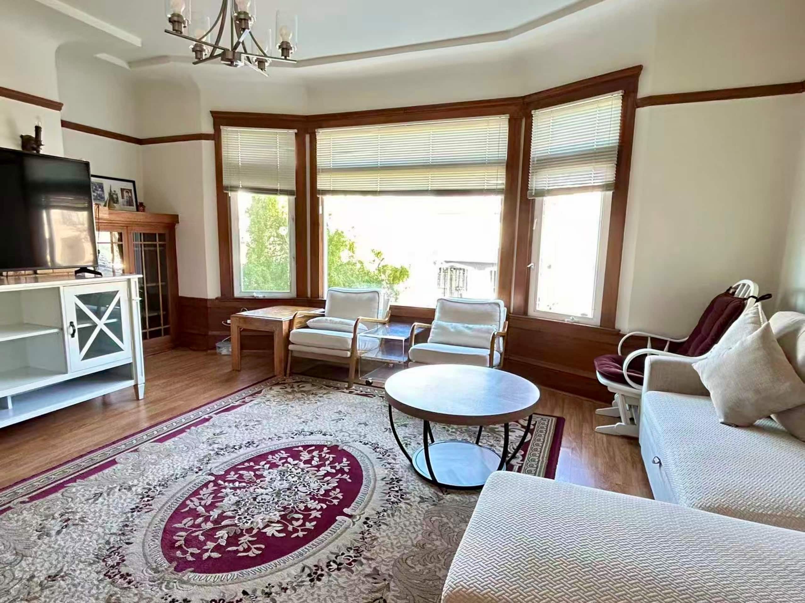 Home in San Francisco · ★4.94 · 3 bedrooms · 5 beds · 1.5 baths - Image 4