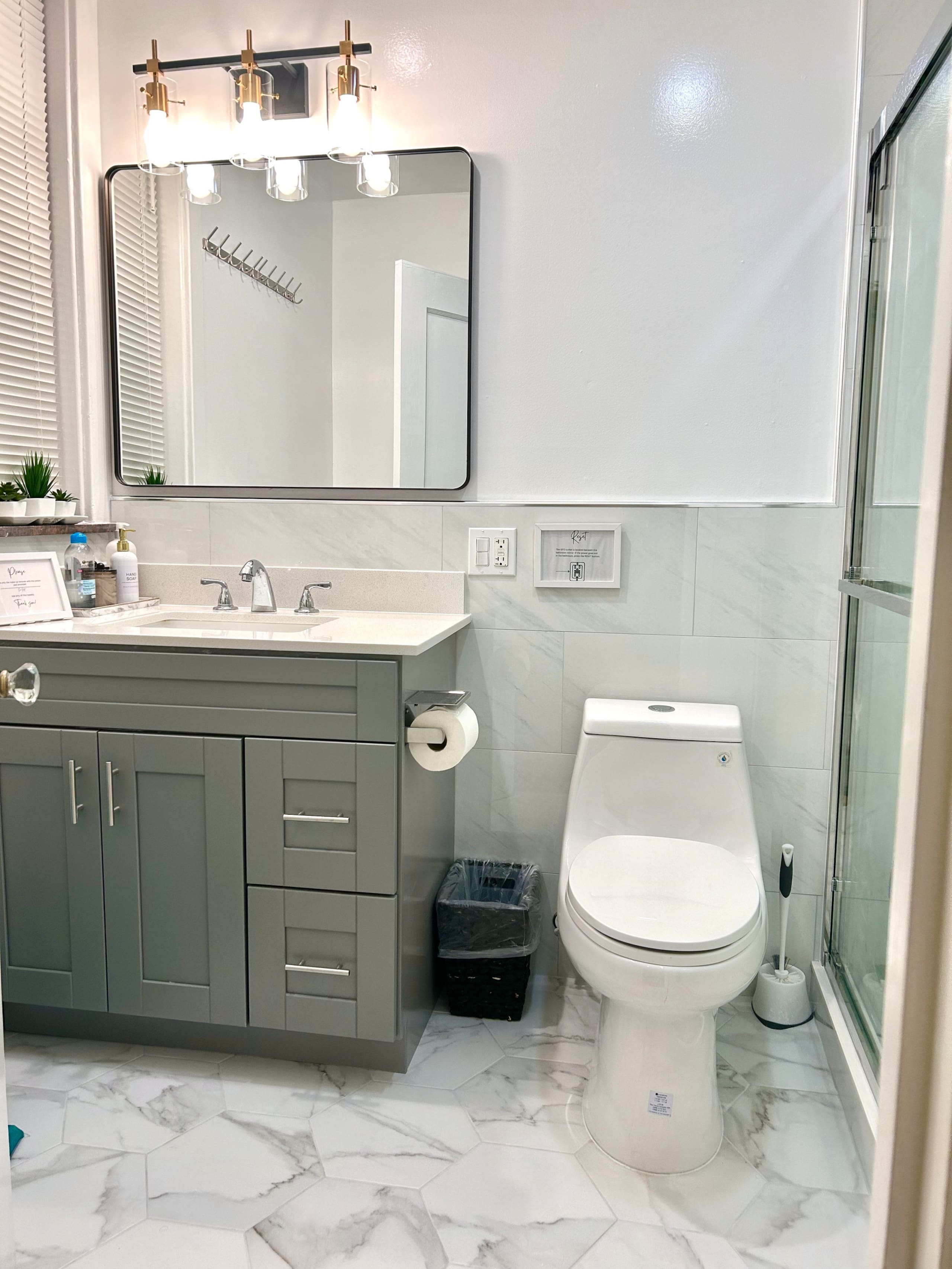 Home in San Francisco · ★4.94 · 3 bedrooms · 5 beds · 1.5 baths - Image 20
