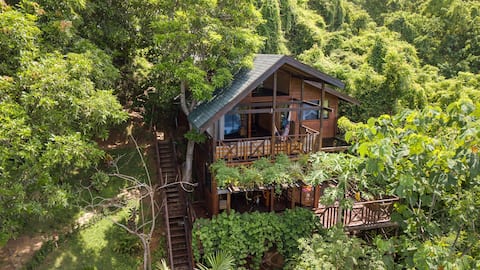 Wooden house - view see & trees - Near Palomino