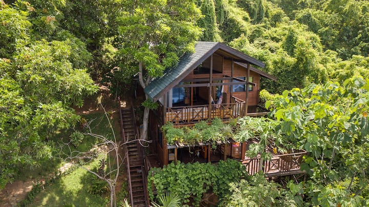 Wooden house - view see & trees - Near Palomino