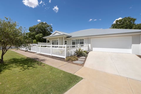 Percy’s Place - Spacious, Modern & Homely