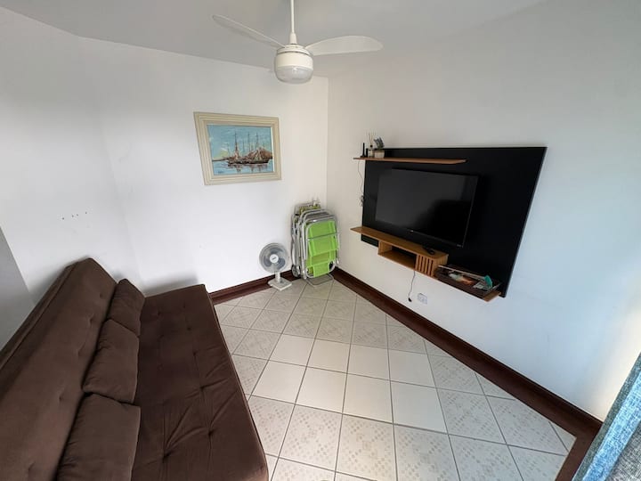 Тази стая е до балкона, много просторна и с отлична вентилация! 