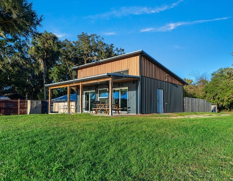 Lakeside Getaway with kayaks!