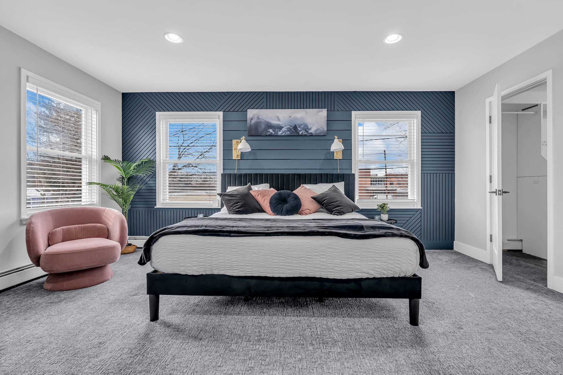 Spacious, modern home 5 minutes from train to NYC