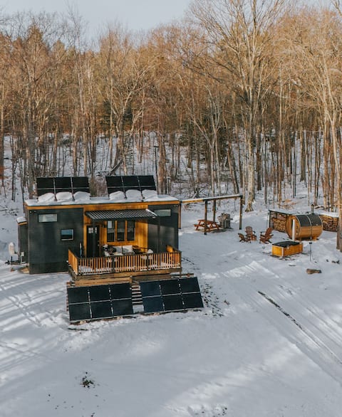Successful Airbnb property: Modern Off grid Tiny House•Unique•Romantic•SPA in Hunter