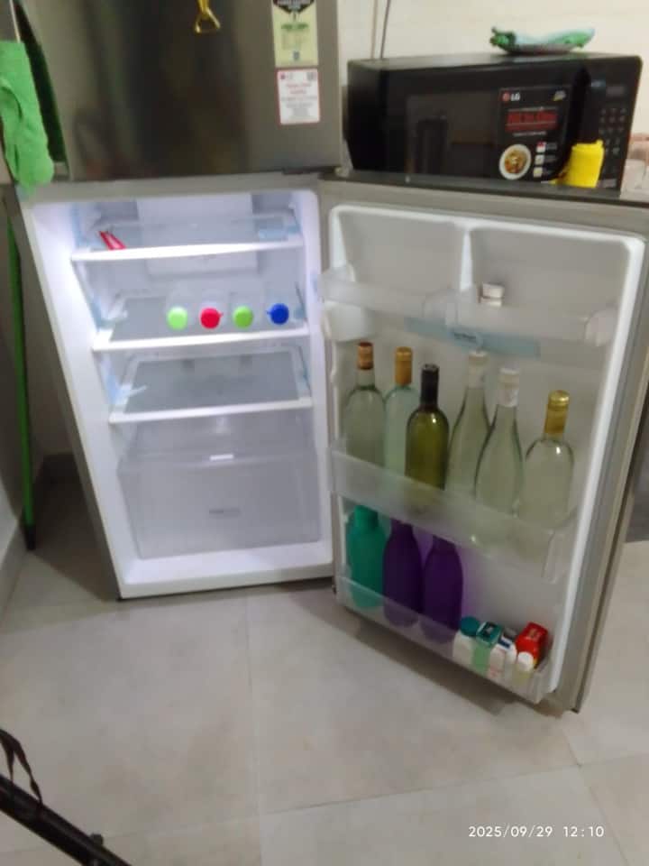 Double door refrigerator