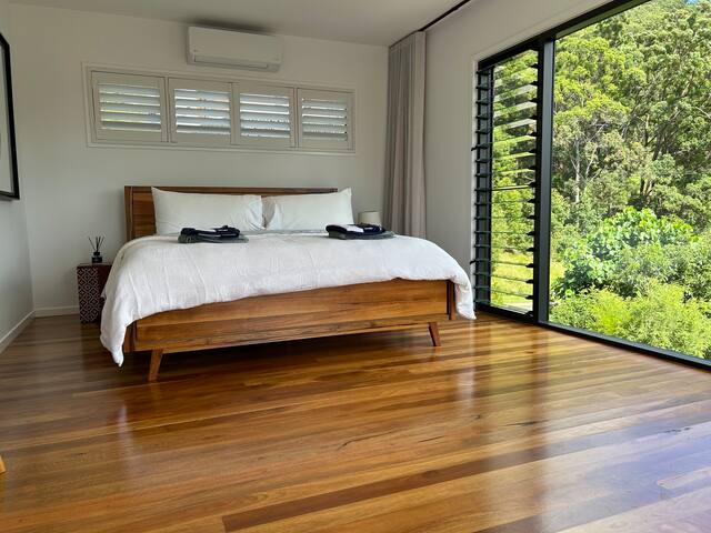 Poolside Picasso – A Luxurious Hinterland Escape gallery image 4