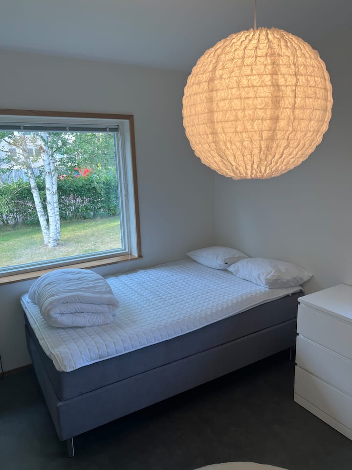 Slaapkamer benedenverdieping. 