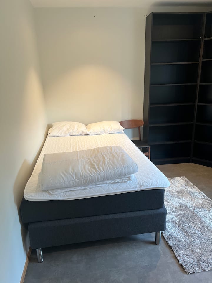 Slaapkamer benedenverdieping. 