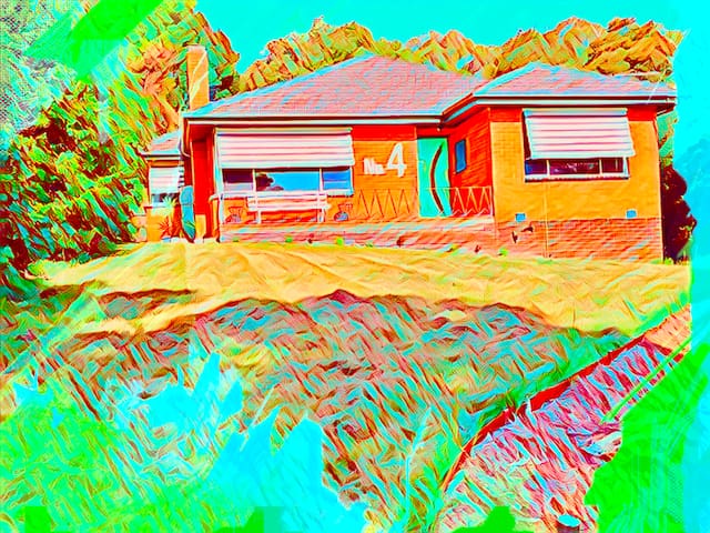 Yarra Valley Home modern/retro style home sleeps 6