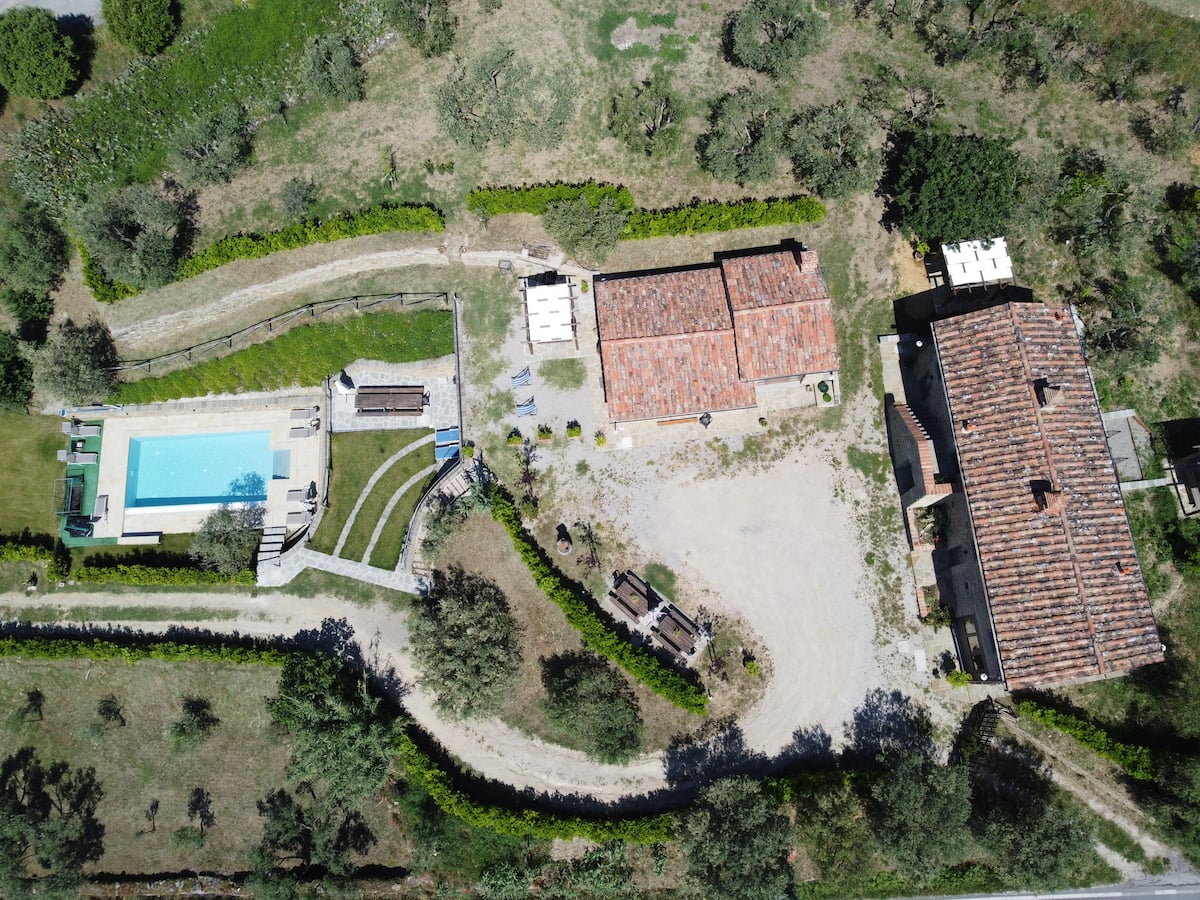 Antico Casale — Piscina privata e vista su Cortona — 43