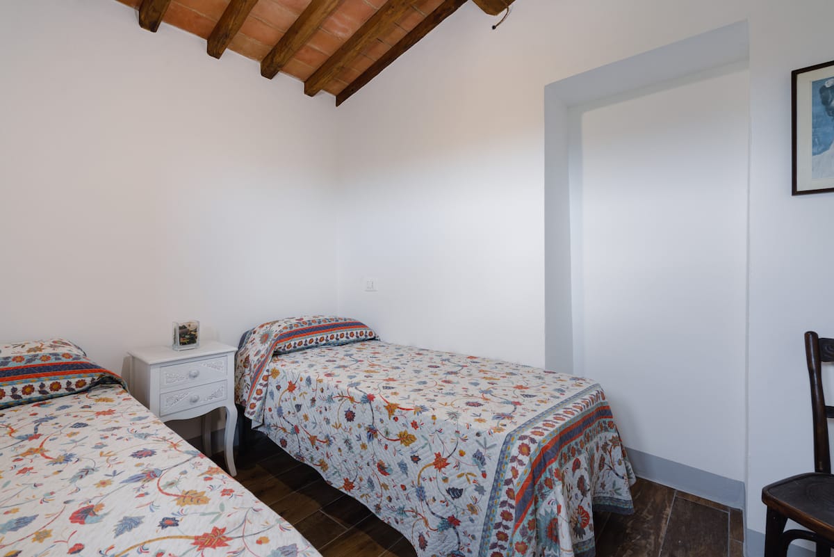 Antico Casale — Piscina privata e vista su Cortona — 22