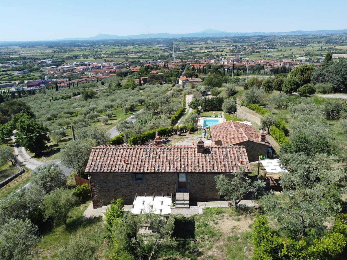 Antico Casale — Piscina privata e vista su Cortona — 41