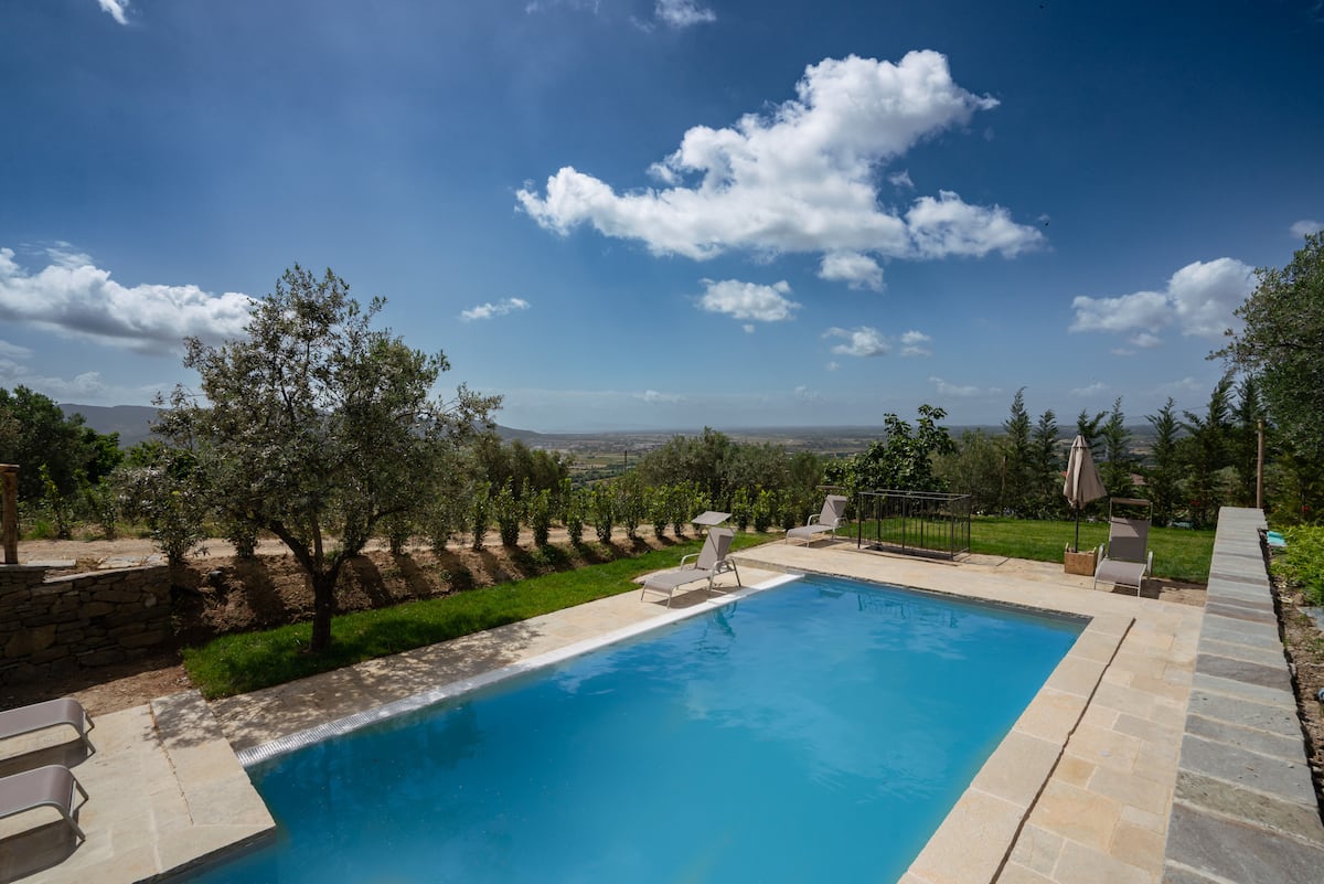 Antico Casale — Piscina privata e vista su Cortona — 47