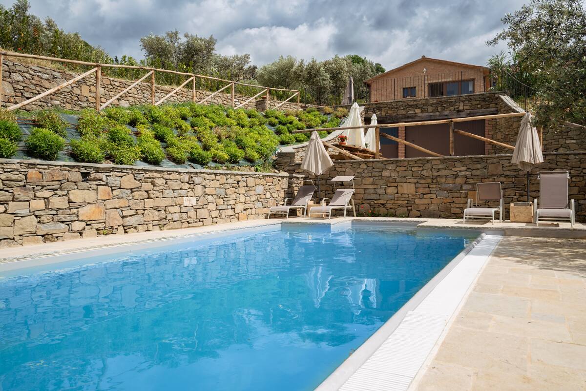 Antico Casale — Piscina privata e vista su Cortona — 48