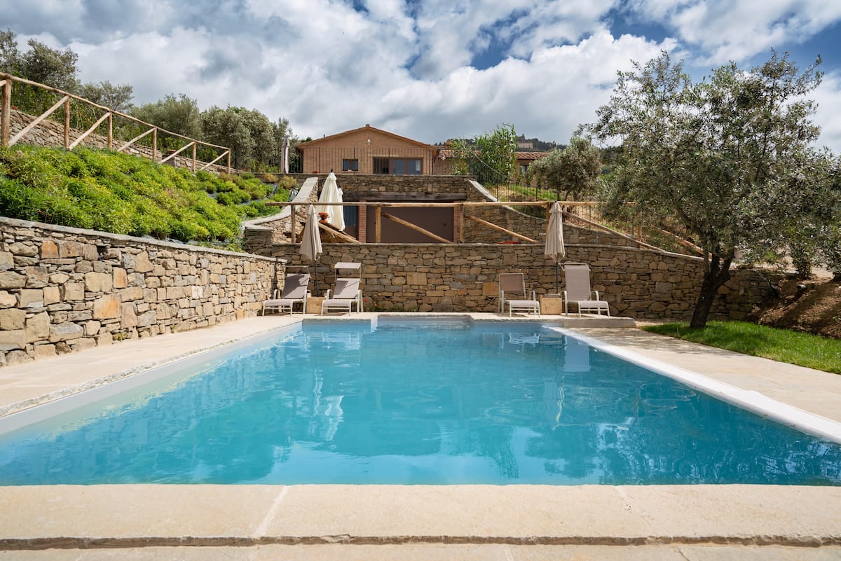 Antico Casale — Piscina privata e vista su Cortona — 44