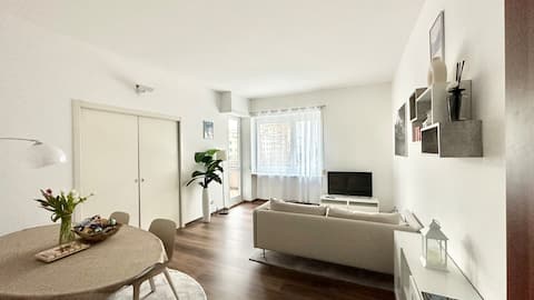 Annuncio Airbnb popolare: Luxury apartment with view (1min from Lake/Center) a Como
