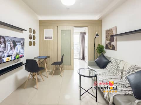 Exceptional View 1BR |2-3Pax| Steps to MOA| 17th F