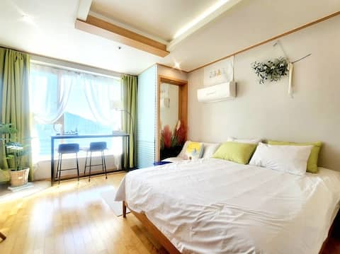 Hotel bedding/honey sleep king bed/Gangnam Station, Seoul Station 20 minutes/large park 10 minutes/l