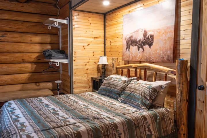 Downstairs queen bedroom 