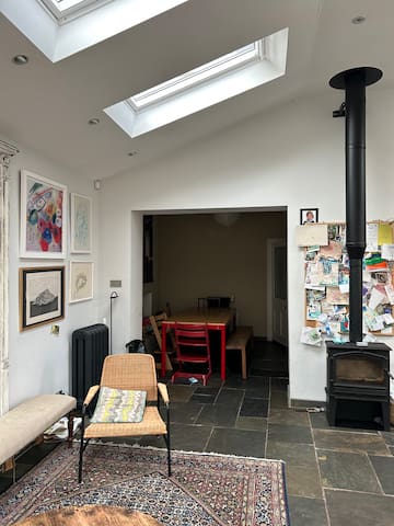 Family house in Cotham with 2 cats & free parking gallery image 2