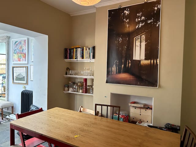 Family house in Cotham with 2 cats & free parking gallery image 3