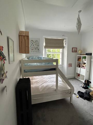 Family house in Cotham with 2 cats & free parking gallery image 4