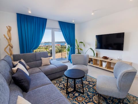 Top Airbnb: LUX Holiday House WEST in Općina Seget