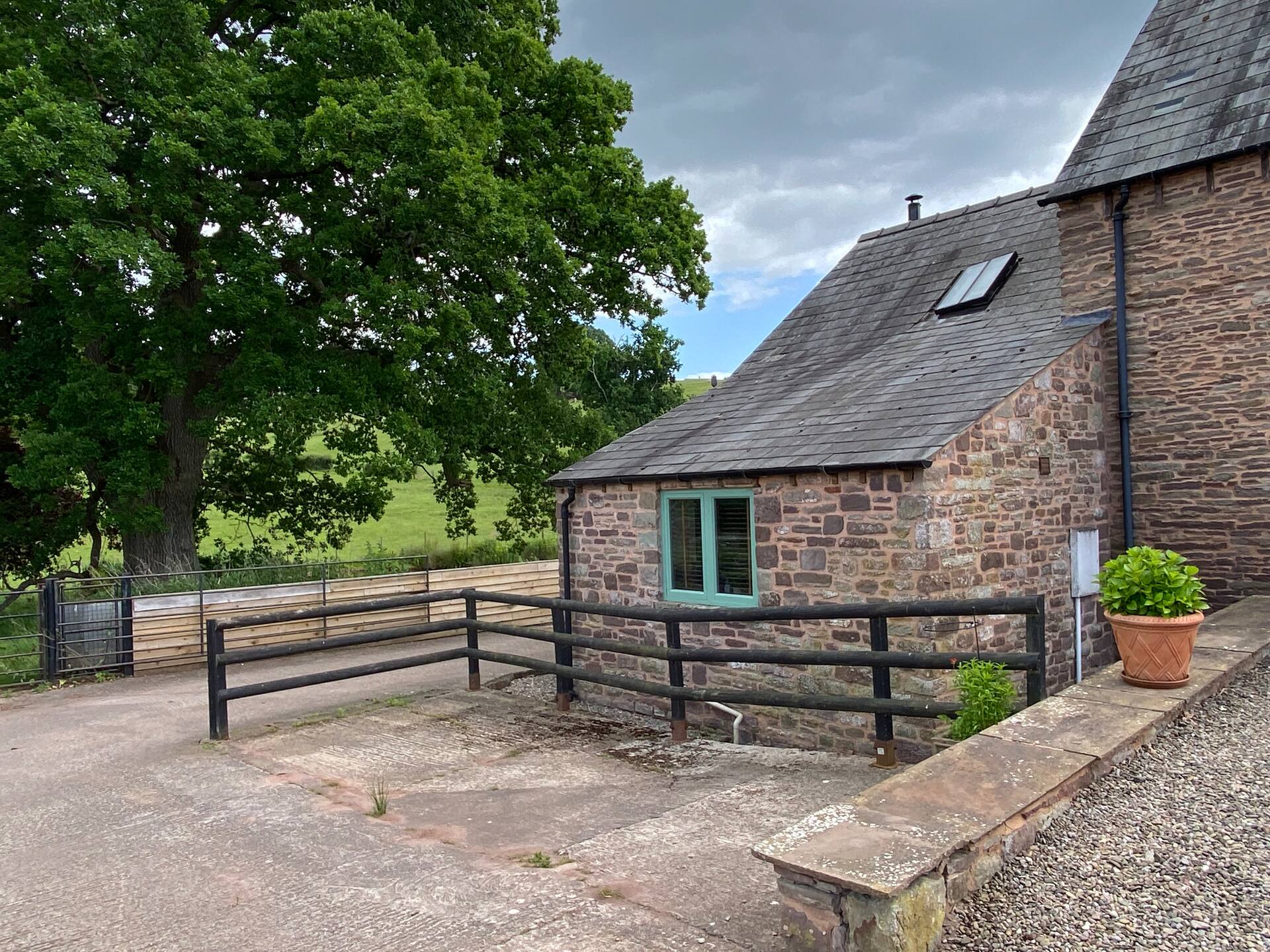 Oaklands Cottage on a rural farm