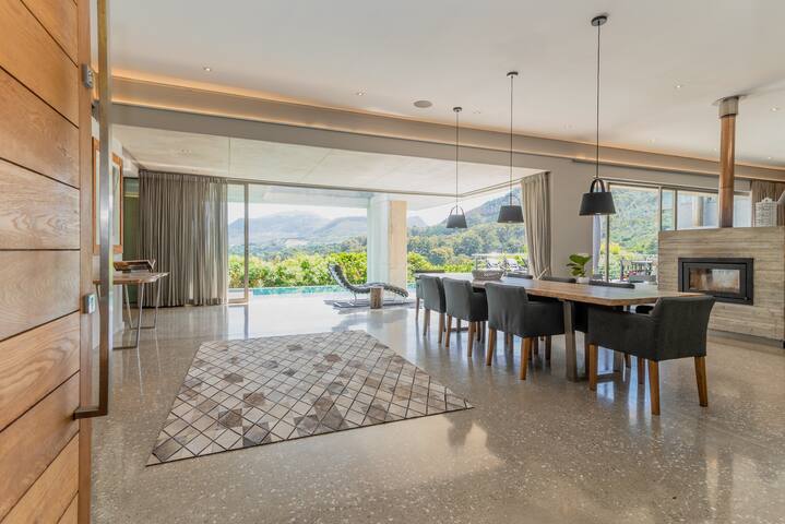 Elite Retreats – Southdown Masterpiece gallery image 4