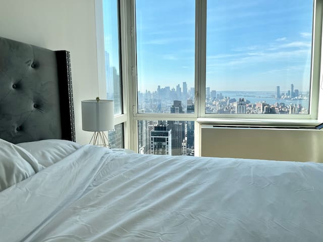Million Dollar Luxury 2bd/2ba Midtown Views! gallery image 3