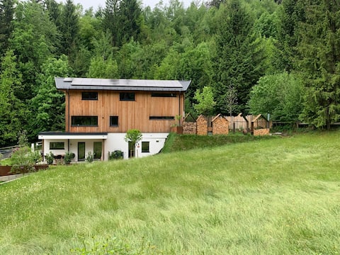 Leistungsstarkes Airbnb: Modern - Forest - SelfCheckIn - parking - relax in Mühlau