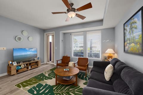 Top performing Airbnb: Waterfront Oasis in SPI Golf Club•15 Min to Island in Laguna Vista