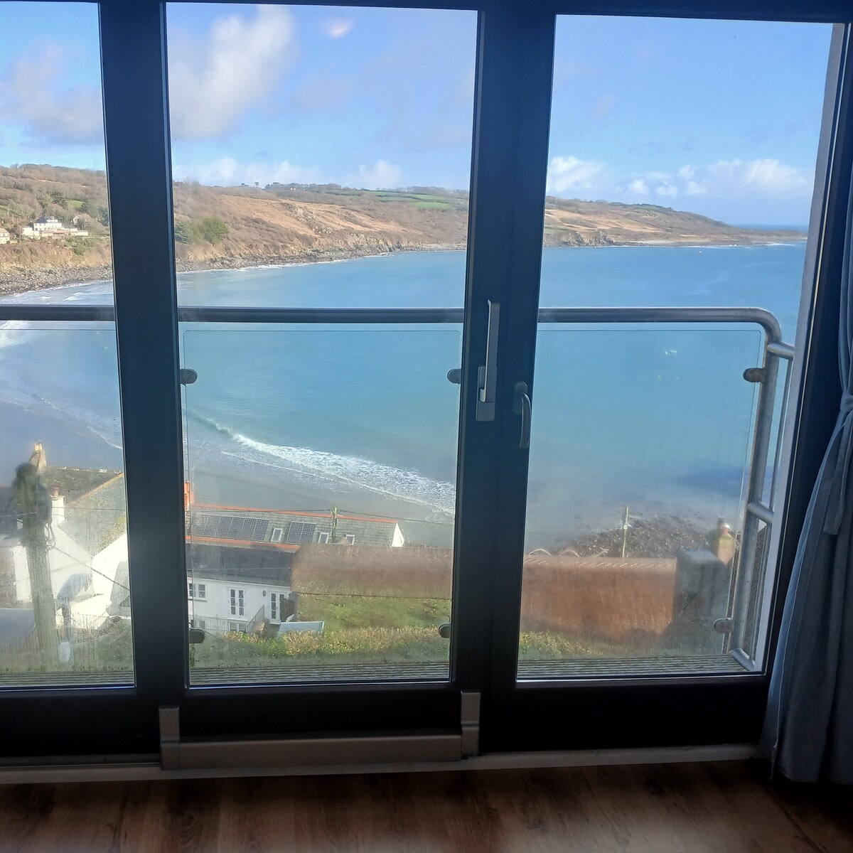 Top performing Airbnb: Modern, Comfortable, Fabulous Views in Coverack in St. Keverne