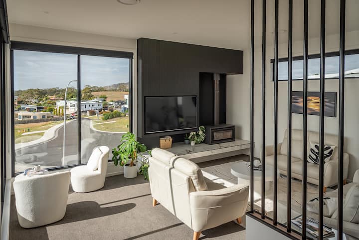 The White House ~ Your Ultimate Escape! - Swansea