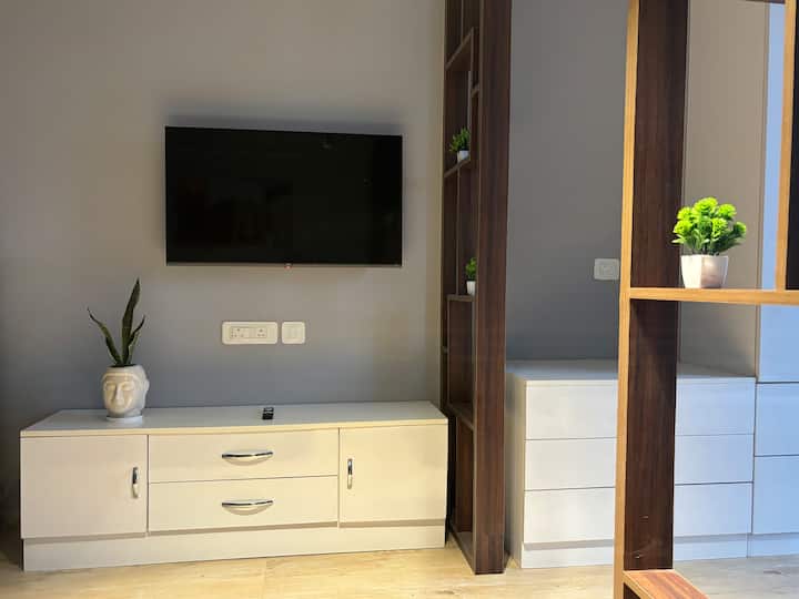 Chic Pvt Studio@jaipurcentre+gym+parking+wifi+pool - Jaipur