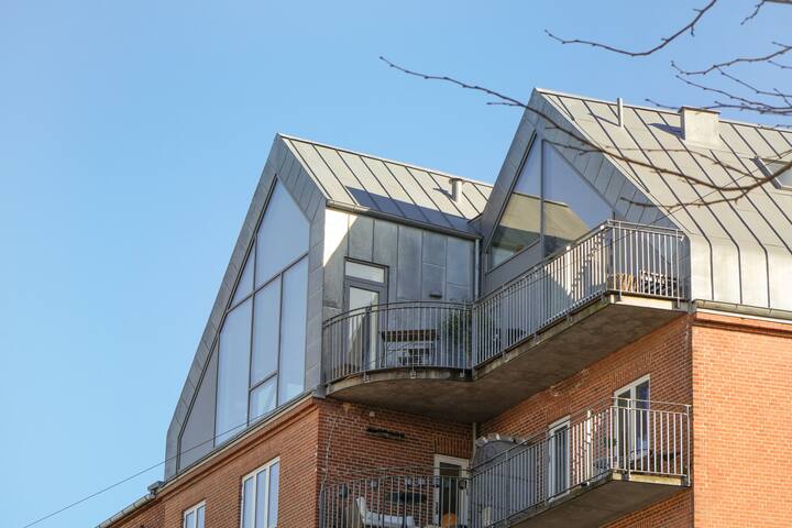 Penthouse with stunning view gallery image 2