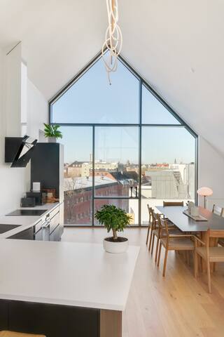 Penthouse with stunning view gallery image 3