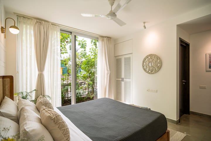 Bedroom 1 image 2