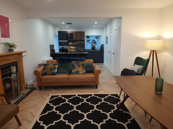 Stylish, Central Harbour Front Apartment - Stromness